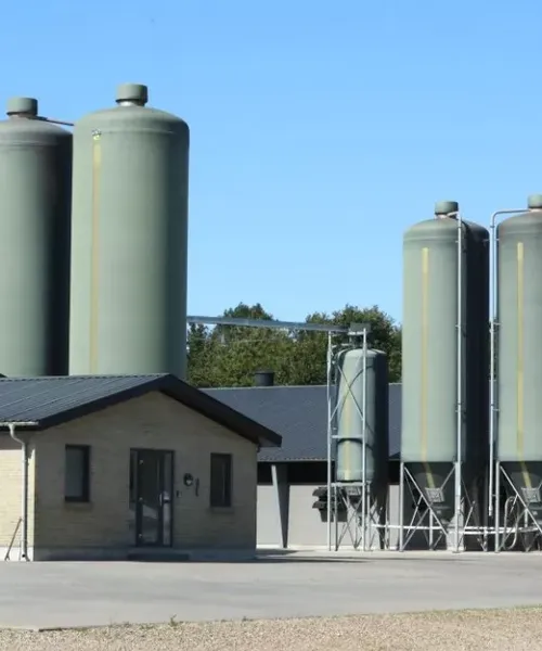 6 voersilo’s voor vleeskuikenhouderij in Denemarken